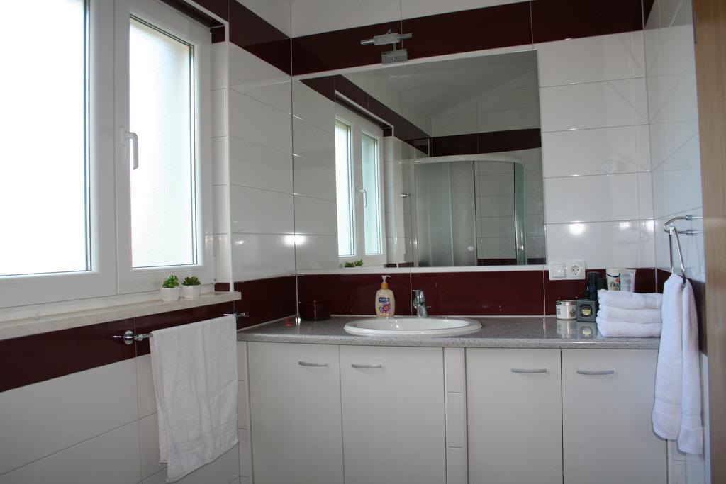 Tone & Marta Apartments Рогозница Екстериор снимка