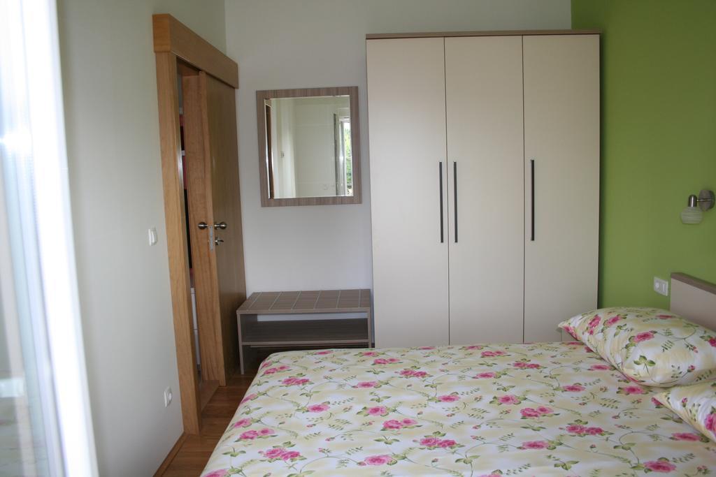 Tone & Marta Apartments Рогозница Екстериор снимка