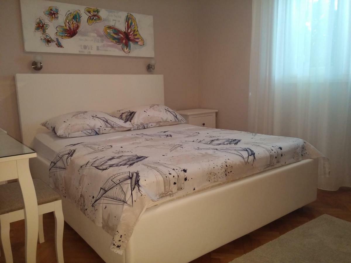 Tone & Marta Apartments Рогозница Екстериор снимка