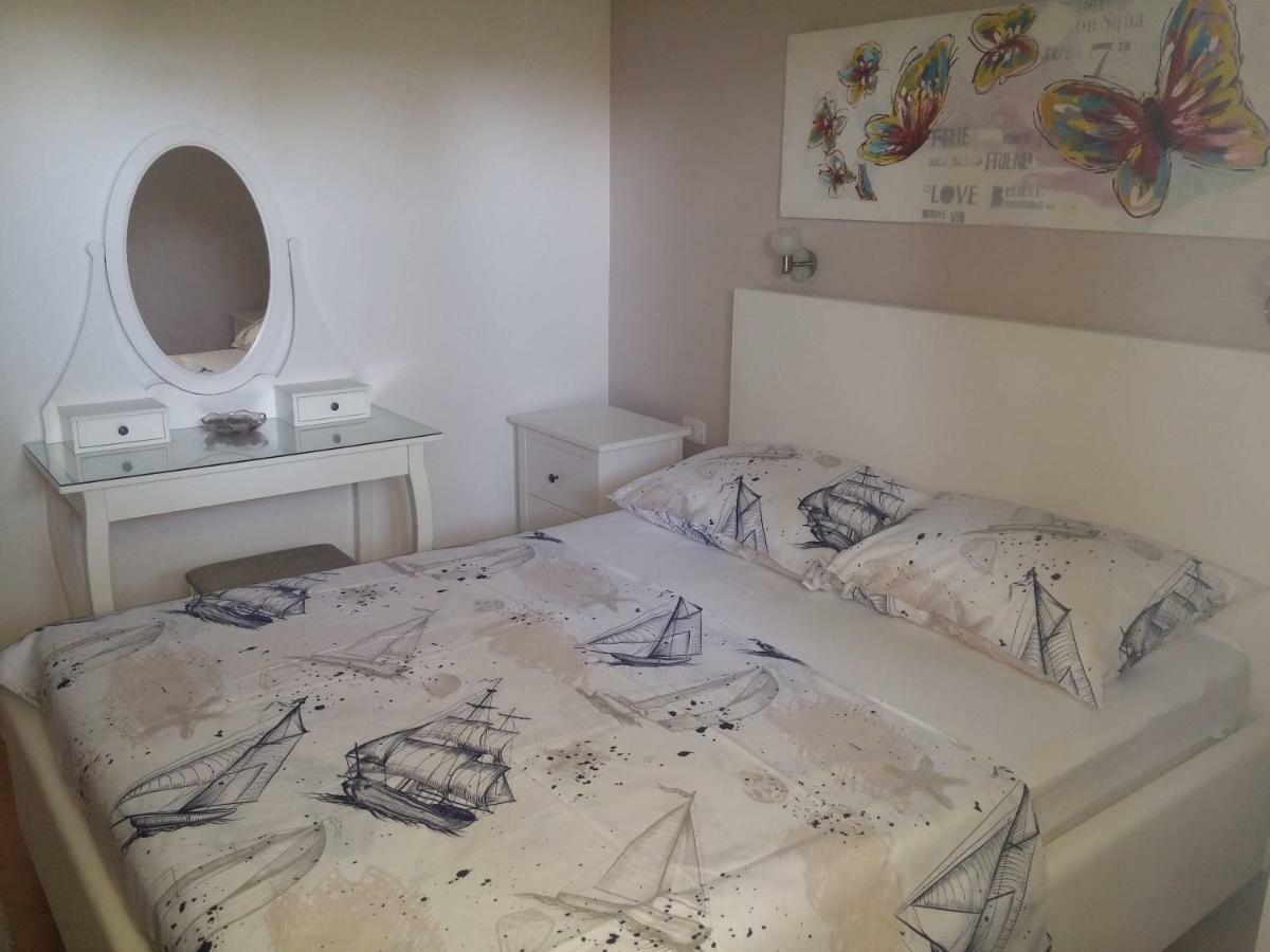 Tone & Marta Apartments Рогозница Екстериор снимка